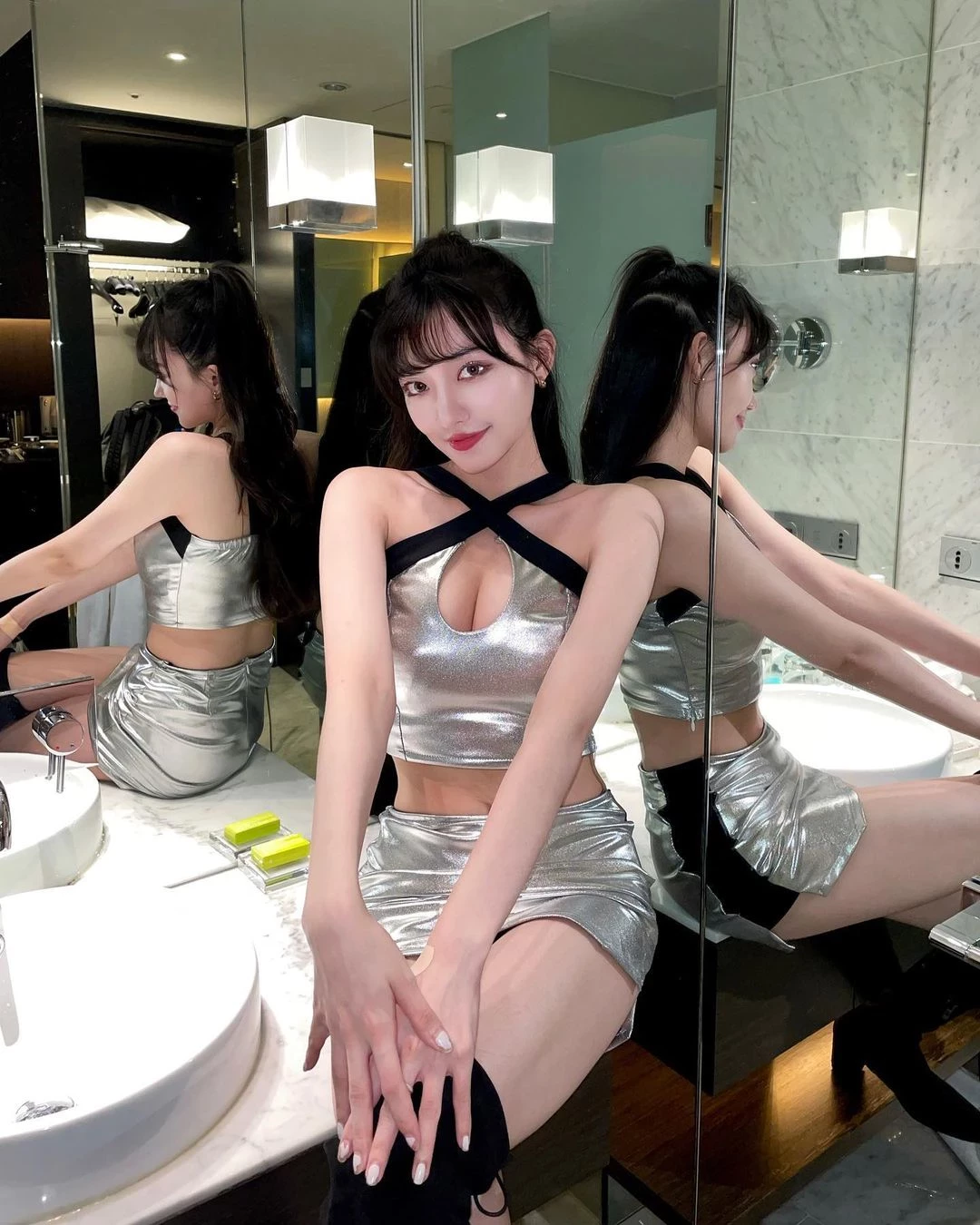 啦啦队御姐“激短战袍”险走光！身材全炸出秒放仙气网晕烂 [11P]